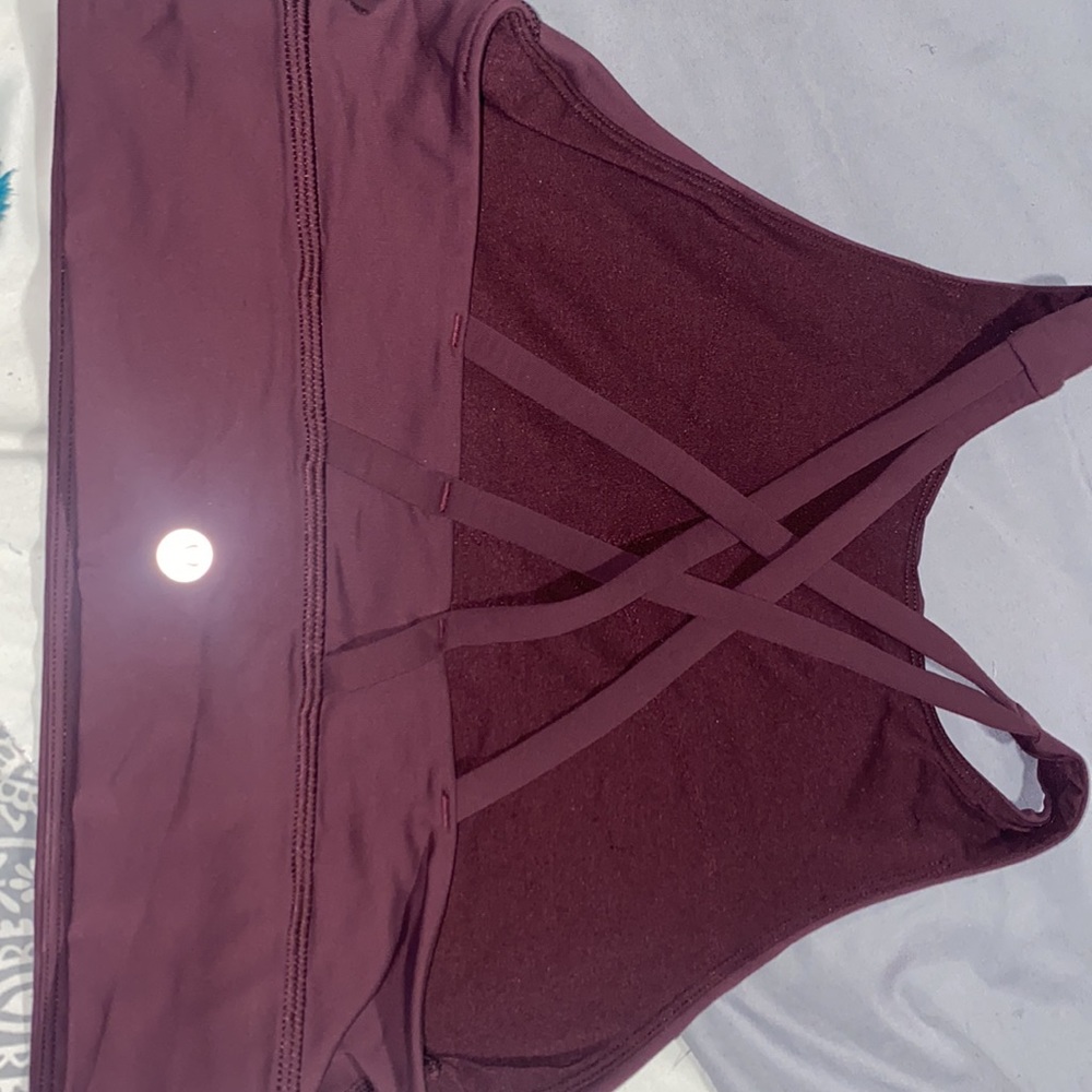 Selling a size 6 lululemon crop top - Picture 2 of 2